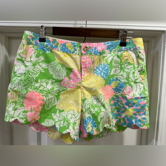 Lilly Pulitzer Buttercup Shorts in Hibiscus Stroll Size 8 - Picture 1 of 16